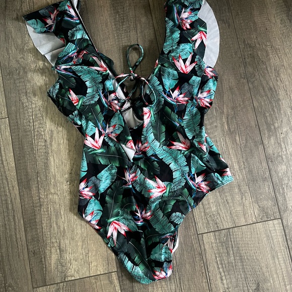 Sporlike Tropical Print One-Piece Swimsuit - Picture 5 of 9